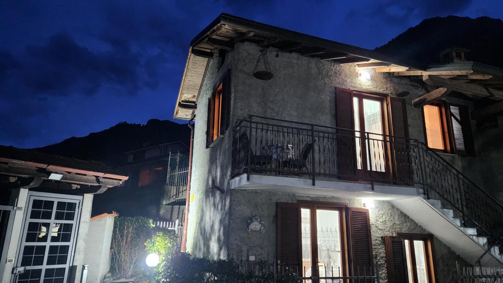 Laura'S Cottage With Lake View, Detached, 5 Kilometers From Varenna リエルナ エクステリア 写真