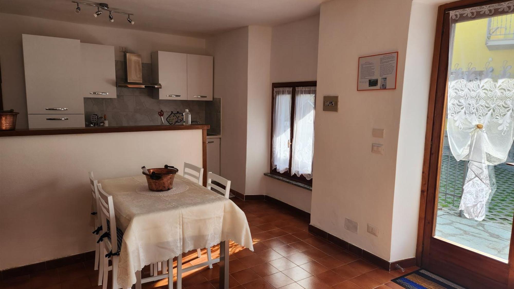 Laura'S Cottage With Lake View, Detached, 5 Kilometers From Varenna リエルナ エクステリア 写真